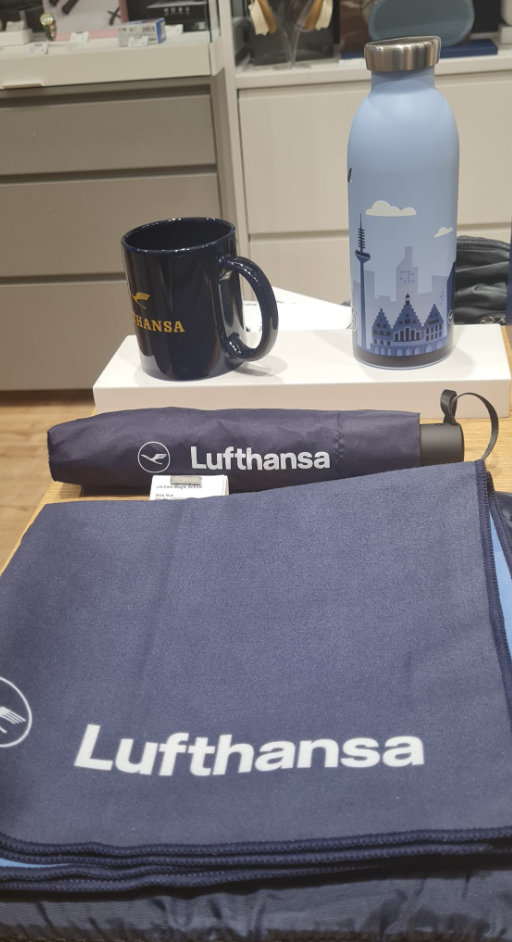 Flygbolaget Lufthansa har egna tryck på handdukar